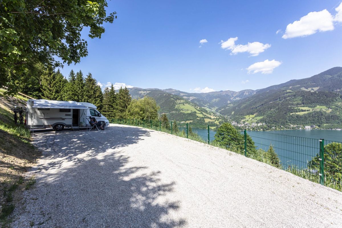 Grosszuegiger Stellplatz oberhalb von Zell am See